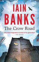 Boekomslag van 'The Crow Road' door Iain Banks. Een gebroken raam kijkt uit op een oud gebouw met een kraai in de lucht.