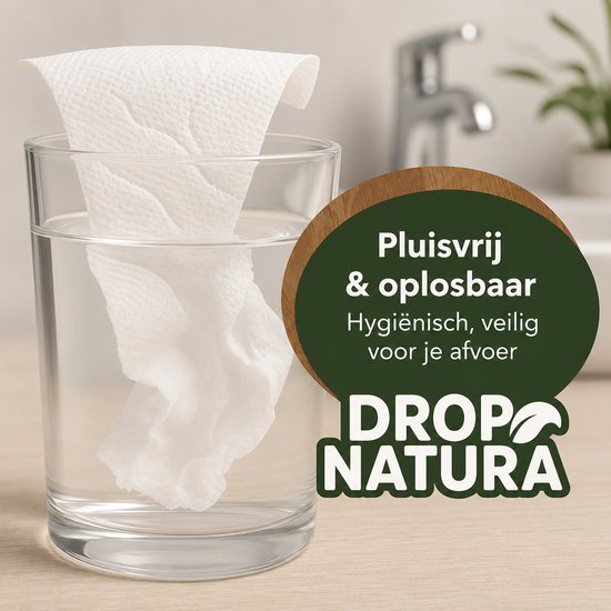 Een rol wit wc-papier hangt in een glas water, met de tekst "Pluisvrij & oplosbaar".