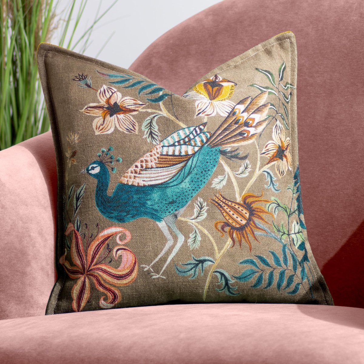 Omgoods - Decoratief Kussen Pauw Saffraan Geel Linnenlook 43x43cm