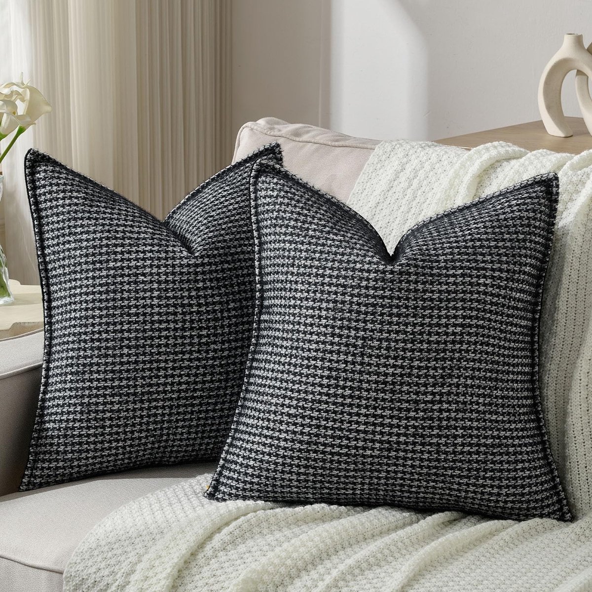 Omgoods - Set van 2 Chenille Kussenhoezen 50x50 cm Zwart