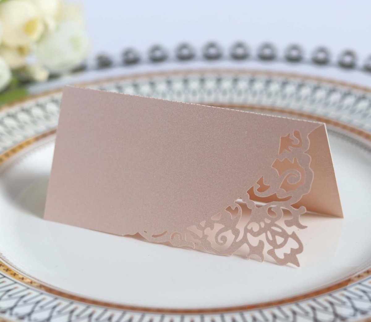 Plaatskaartjes, naambordjes, bloemen, tafelkaarten, blanco naamkaarten om te beschrijven, decoratie voor bruiloften, verjaardagsfeesten of banketten en andere feesten, roze