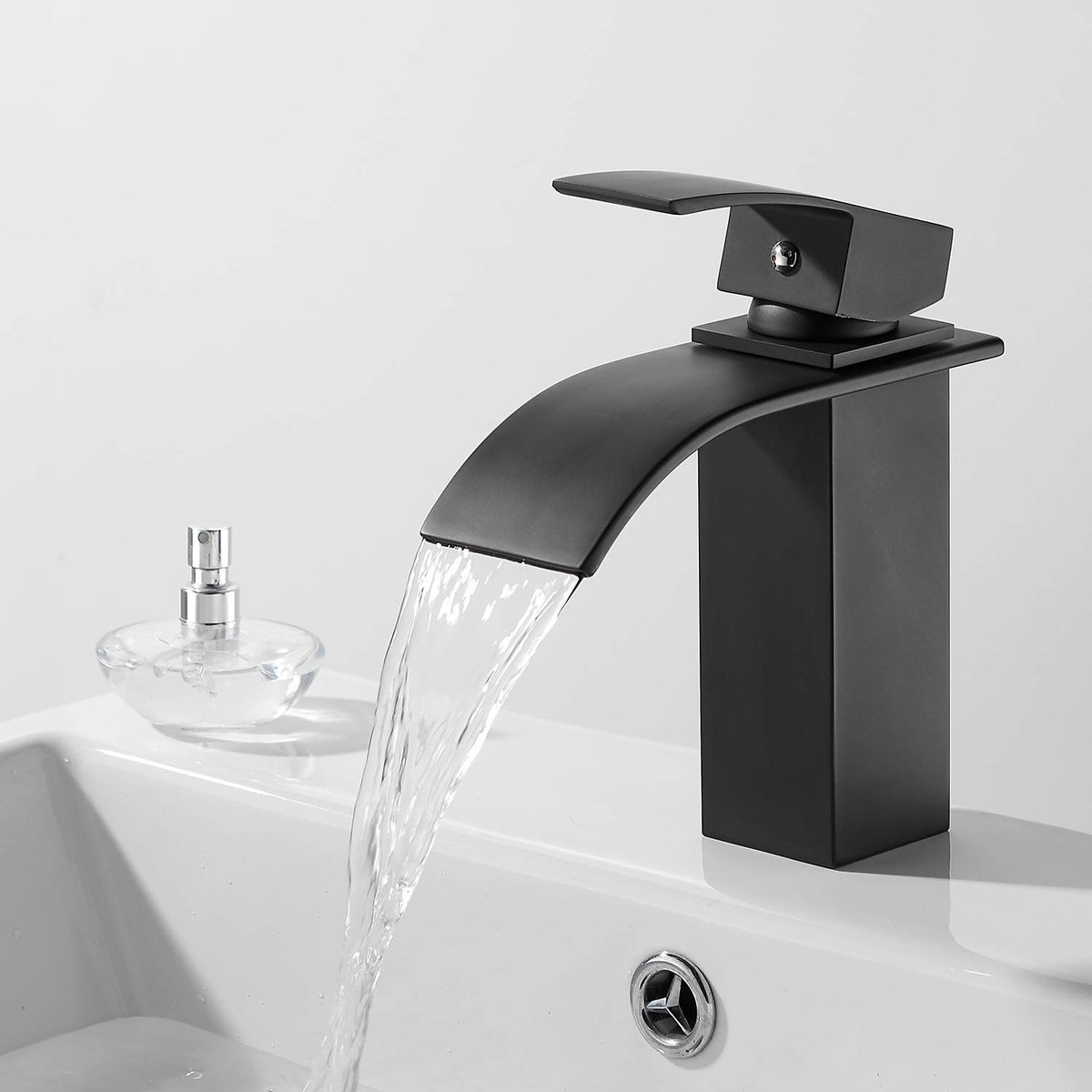 Omgoods - Waterfall Badkamer Wastafel Mengkraan met Enkele Handgreep Matte Zwart