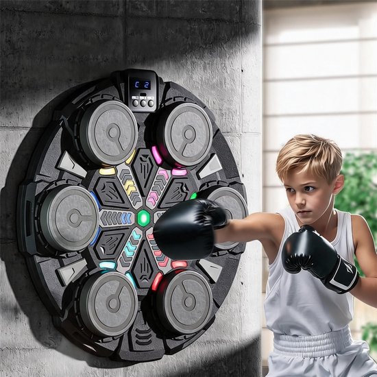 Zwarte boksmachine met 6 grijze targets en veelkleurige LED-verlichting, getoond met een jongen die bokst.