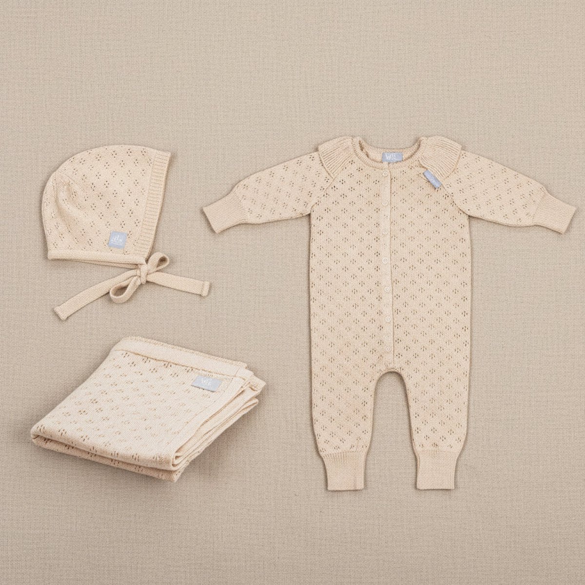 Babygeschenkset van merino wol met bloemenprint - Deken, romper en mutsje - beige - 3-6 maanden