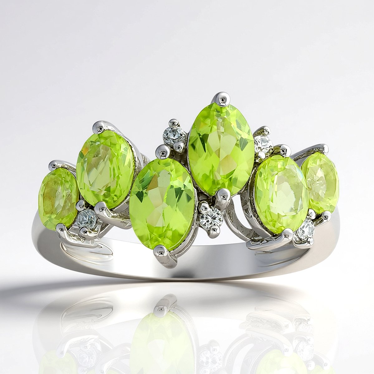 Cavill - Zilveren Ring met 1,799 ct Jilin Peridoot Ovaal - 925 Sterling Zilver Gerhodineerd - Elegante Damesring met Zirkonia - Groene Edelsteen Ring