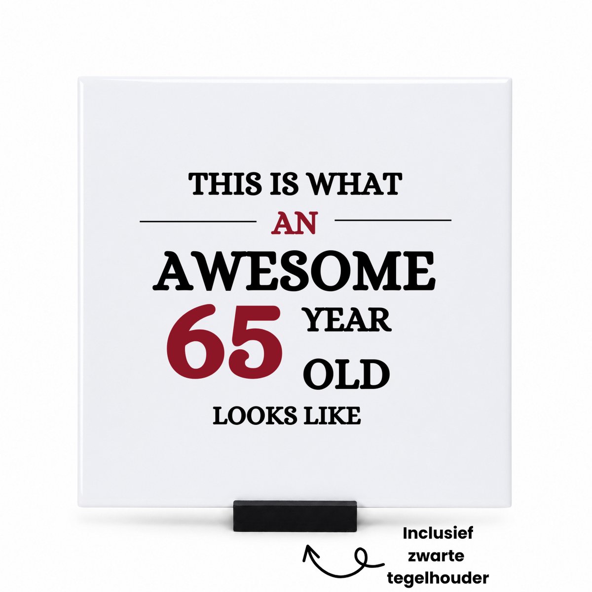 Hacebo An awesome 65 year tegeltje met tegelhouder - Hoera 65 jaar - 65 geworden - tegeltjes met tekst - verjaardagscadeau - cadeau voor opa - spreuktegels - 15x15 CM Wit