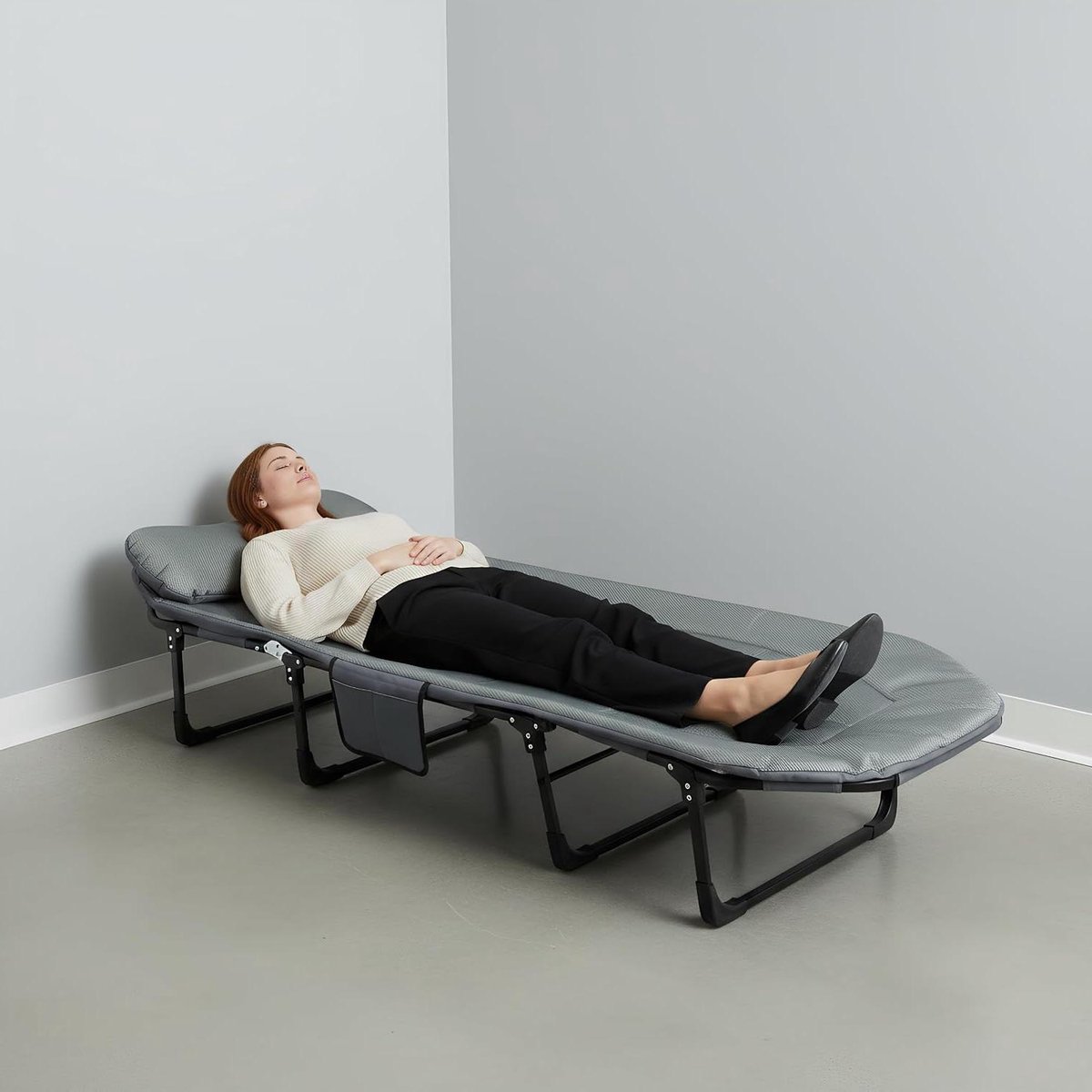 Opvouwbaar campingbed - Reisbed volwassenen - Buiten slapen - Robuust stalen frame - 190 cm lang - Grijs
