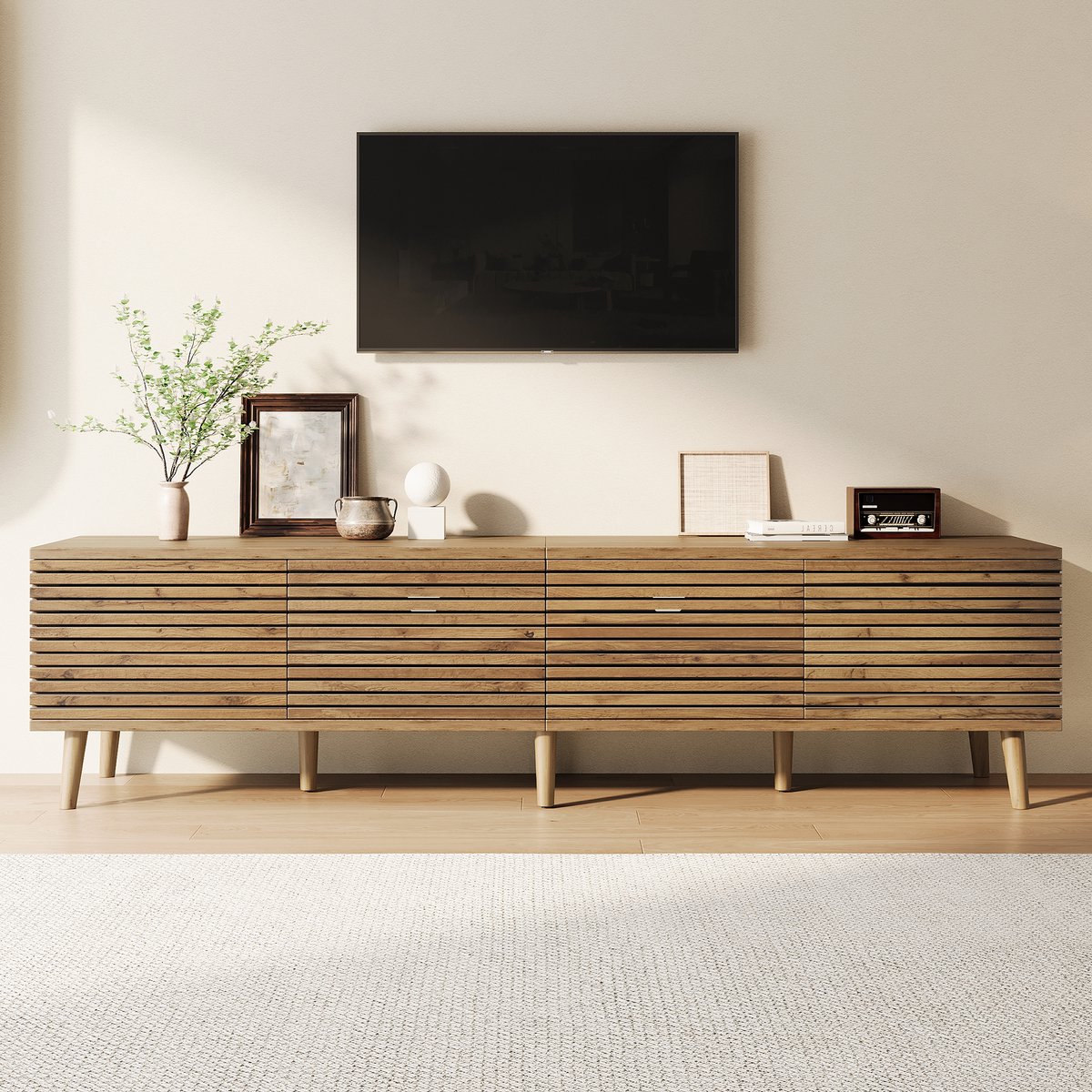 Pugsdrly TV-kast voor een 75-inch tv, tv-lowboard met 4 deuren, opengewerkt hekwerkontwerp en kabeldoorvoer, stijlvol tv-meubel met veel opbergruimte voor de woonkamer, houtkleur, 170x35x40 cm