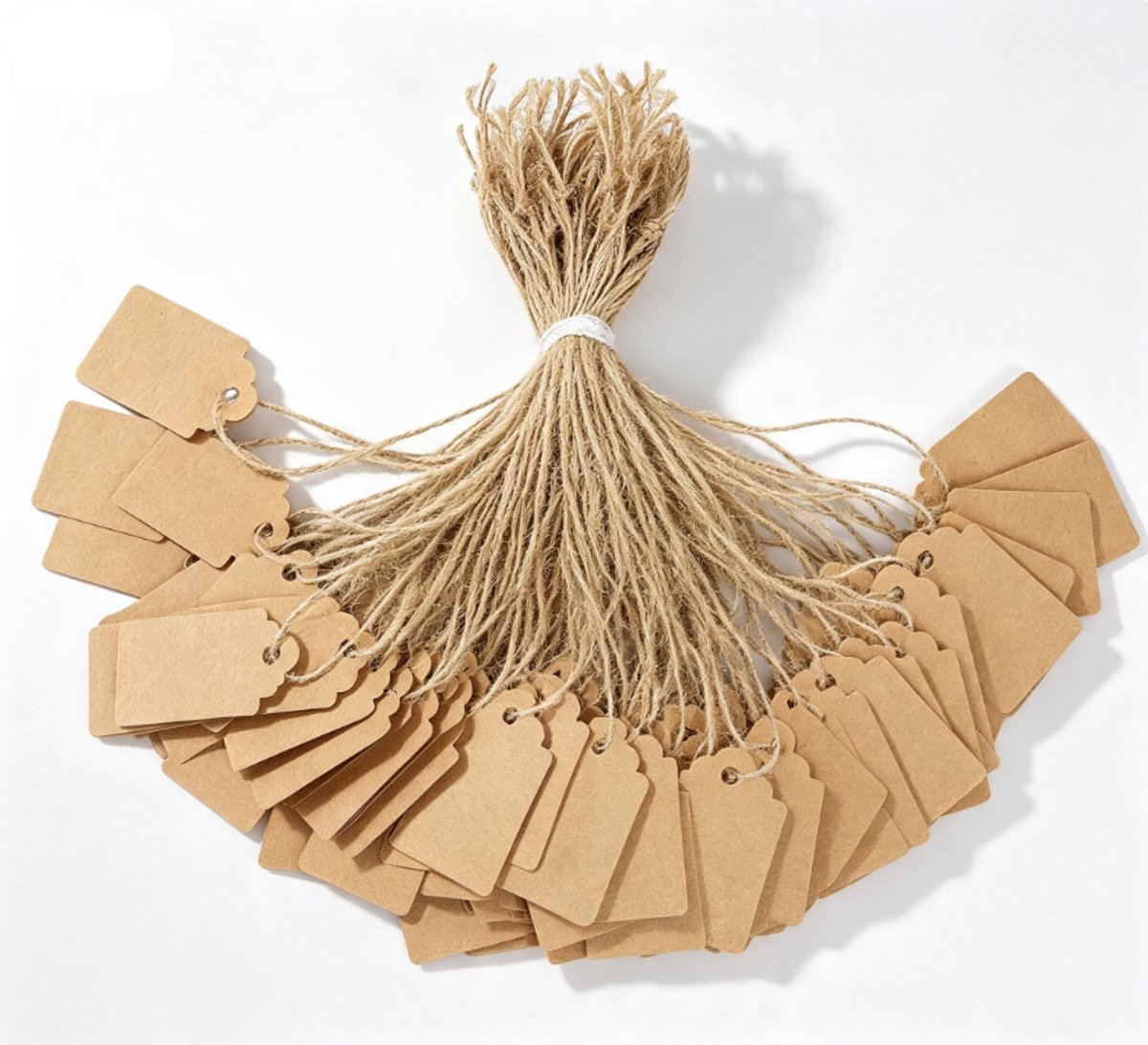 200 bruine kraftpapieren prijskaartjes met koordjes, beschrijfbare hanglabels, geschikt voor kleding, sieraden en andere artikelen, formaat 3,5 x 2,2 cm