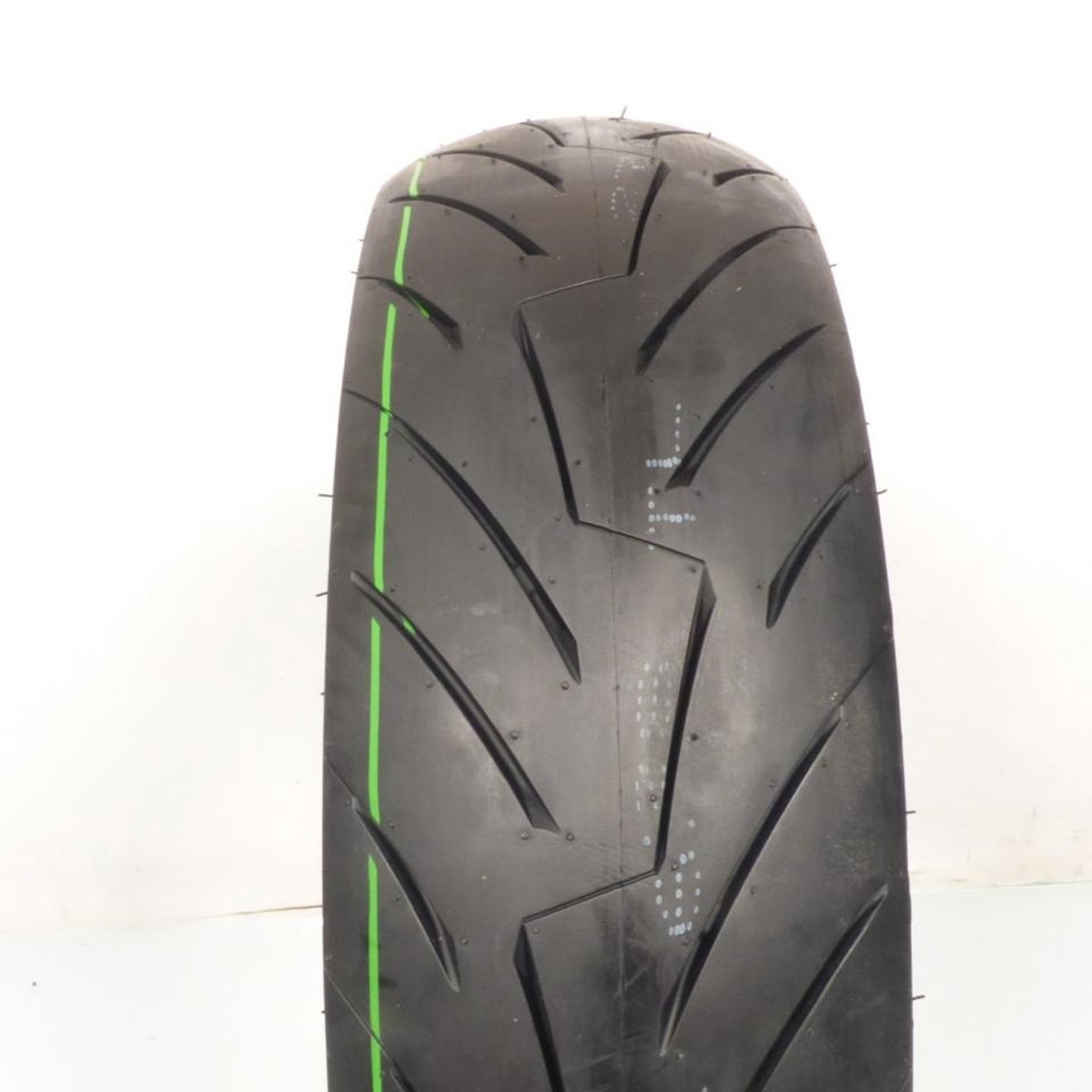 Pneu Tubeless 130-70-17 CST pour moto CM-NK01 Neuf