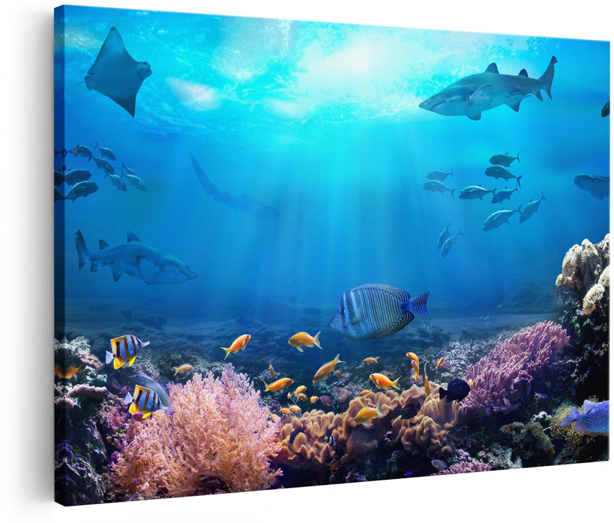 Artaza Canvas Schilderij Vissen met Haaien in de Oceaan met Koraalrif - 150x100 cm - Groot - Wanddecoratie Woonkamer - Schilderijen - Muurdecoratie