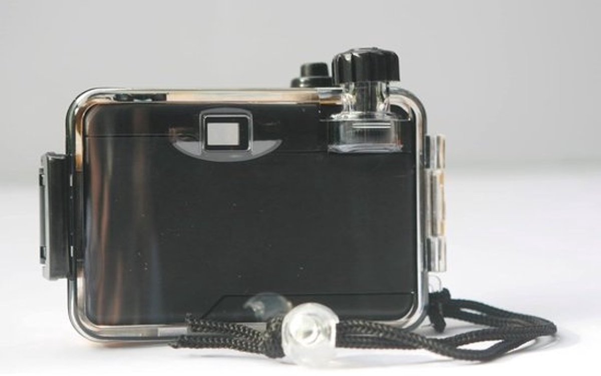 Herbruikbare Kleine Camera - Film Camera Navulbaar - Onderwater Fotografie - Inclusief Waterdichte Behuizing - 35mm Formaat - Zwart