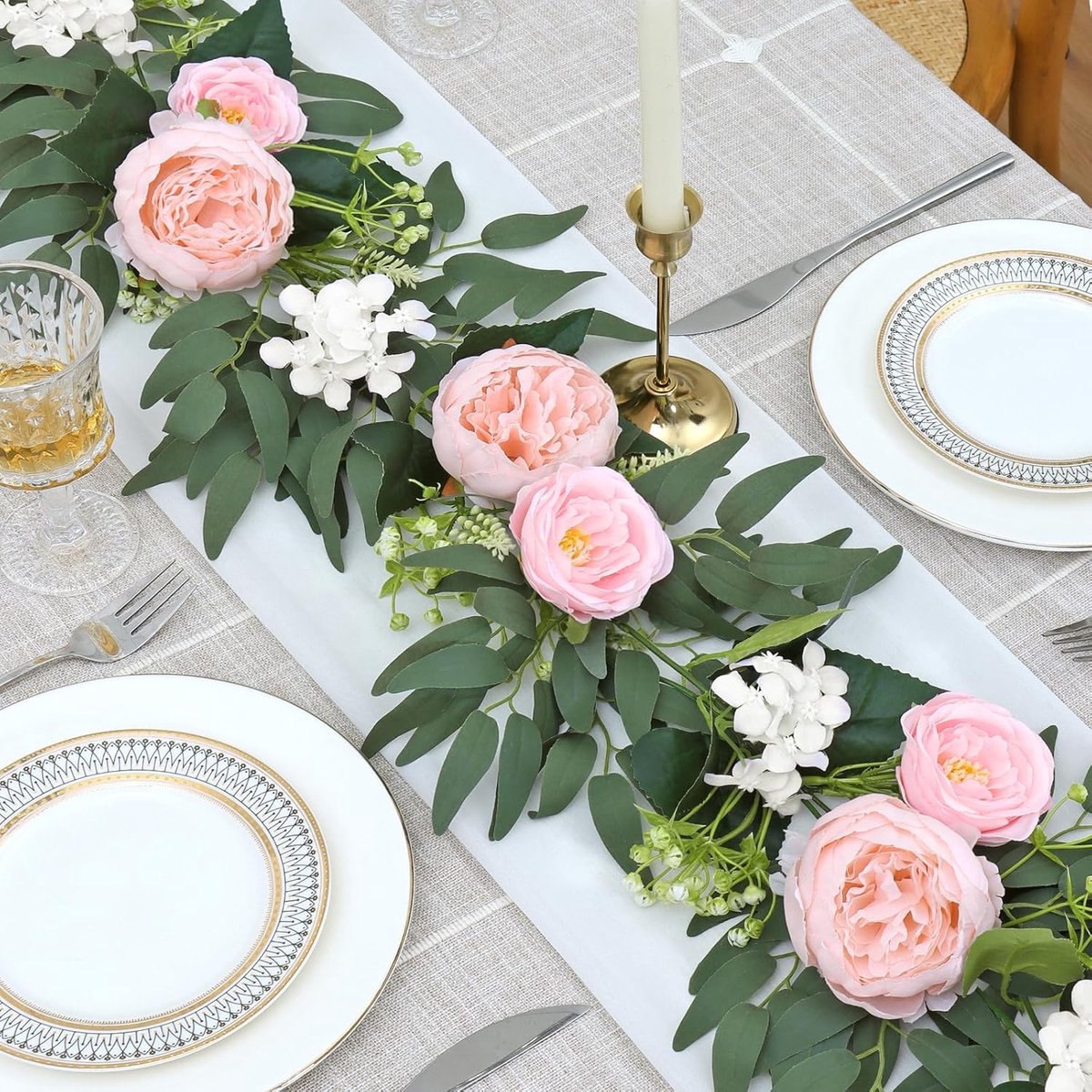 SnelShoppen - 2 Stuks Kunstbloem Slinger met Nep Rozen en Eucalyptus Bladeren - Lichtroze Wijnstok Decoratie voor Bruiloft, Tafel, Achtergrond en Fees