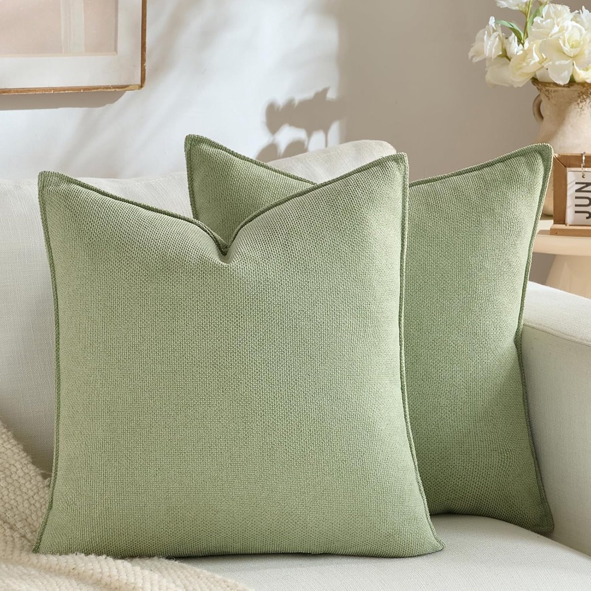 SnelShoppen - Set van 2 kussenslopen 45 x 45 cm, saliegroen, chenille, modern decor, effen, neutraal design met rand, uniek design voor slaapkamer, wo