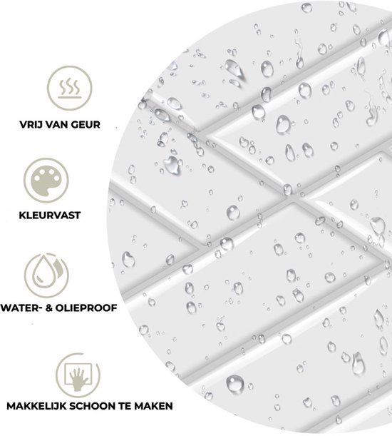 Een close-up van witte, glanzende, rechthoekige tegels met waterdruppels erop. Iconen tonen geurvrij, kleurvast en water-/olieproef.