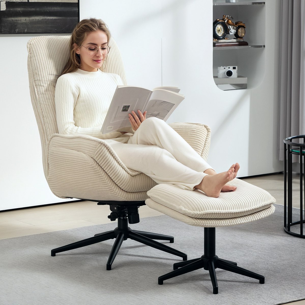 Wishdor - Relaxfauteuil met hocker - 360° draaibaar - handmatig verstelbare rugleuning - Scandinavisch - woonkamer - ribstof - beige - 85 cm