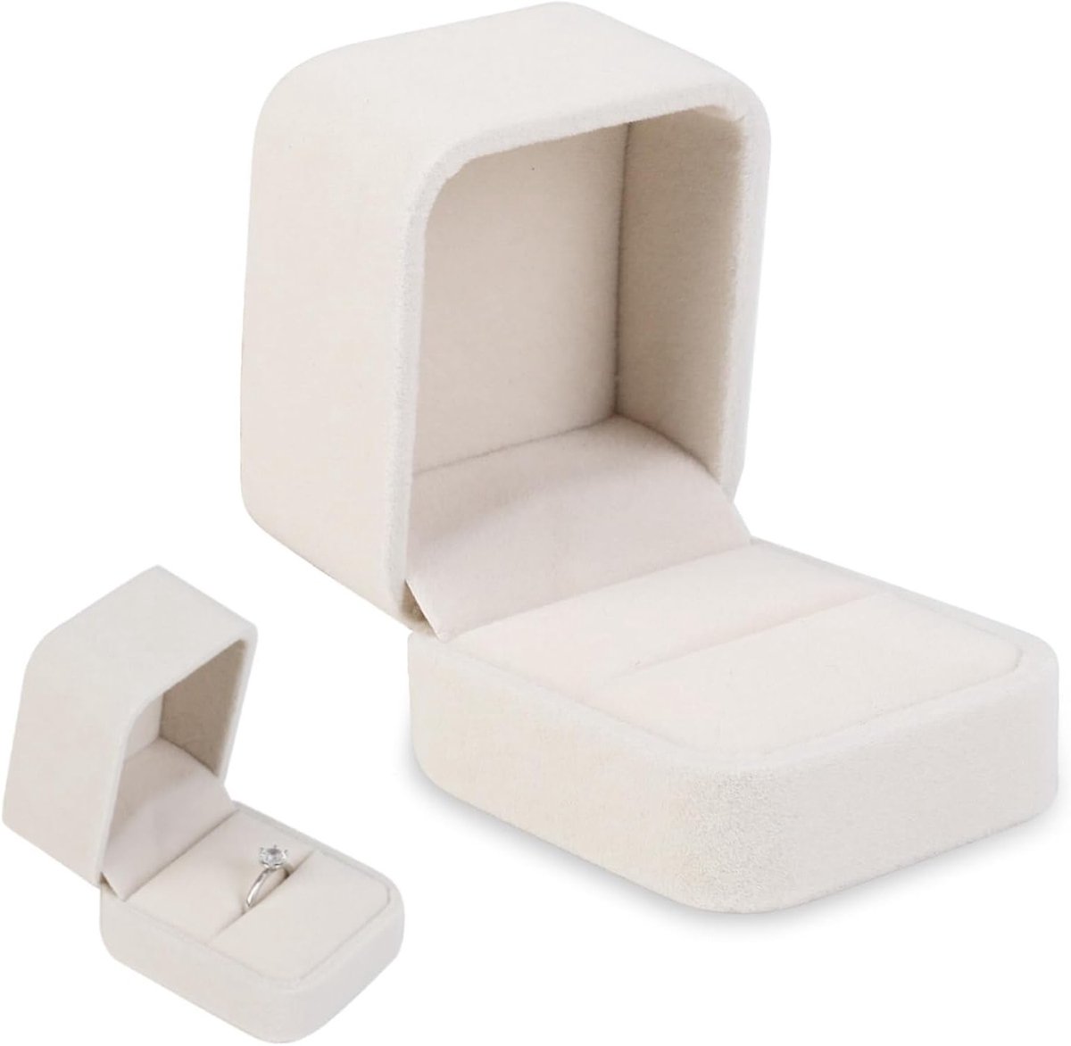Elegante ringdoos van fluweel in crèmekleur, perfect voor verlovingsringen en trouwringen met een verfijnd ontwerp en praktische opbergruimte.
