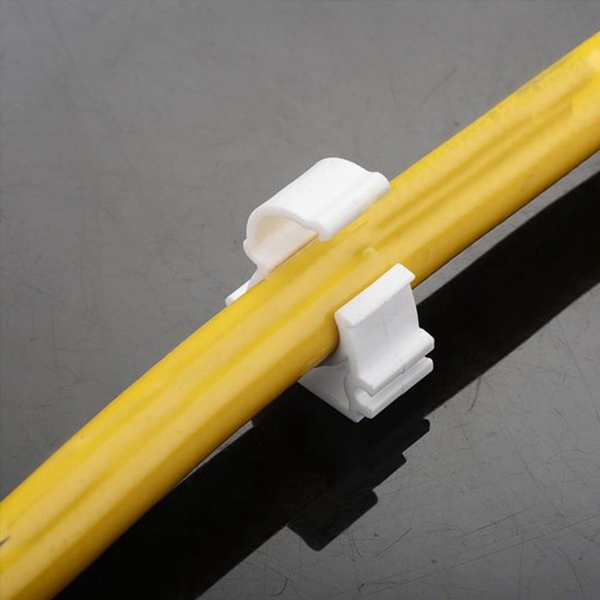 Pijpklemmen 20 stuks - 32 mm - PVC - Slijtvast - Eenvoudig te installeren - Ruimtebesparend - Temperatuurbestendig - Buisklem