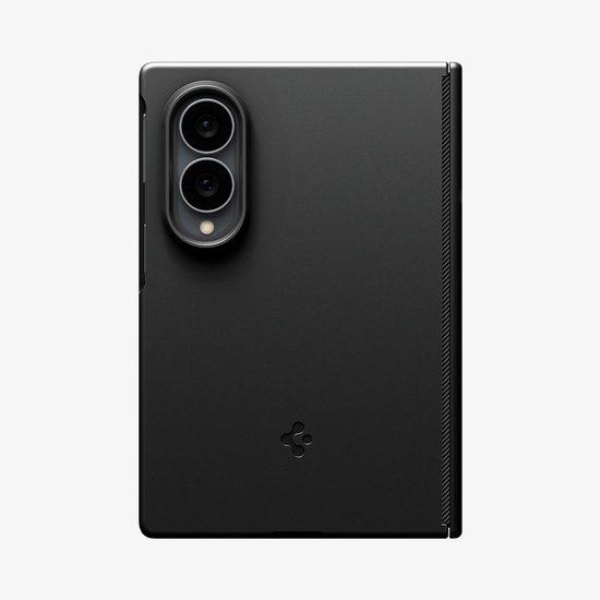 Zwart telefoonhoesje, achterkant met dubbele camera, close-up.