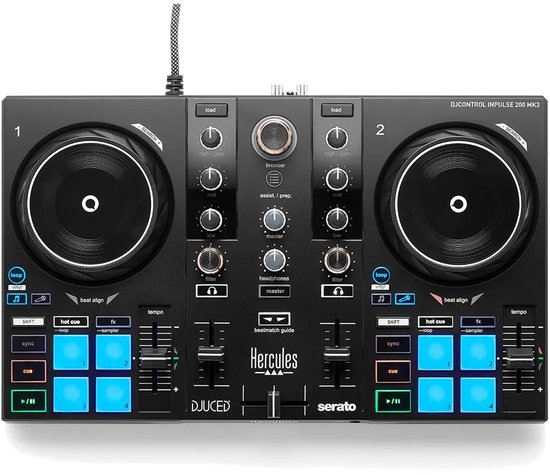 Zwarte Hercules DJ-controller met draaitafels, verlichte knoppen en bedieningsknoppen.