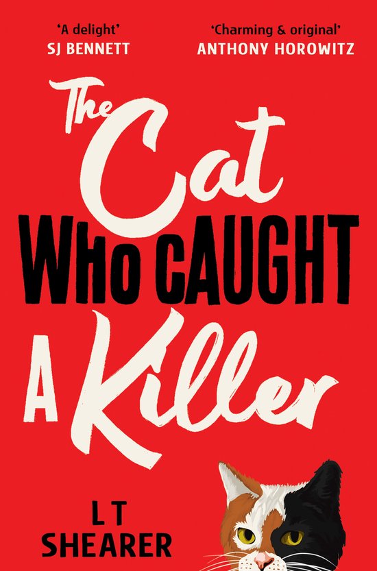 Boekomslag met de titel 'The Cat Who Caught A Killer'. Rood met witte en zwarte letters. Een kattengezicht is zichtbaar aan de onderkant.