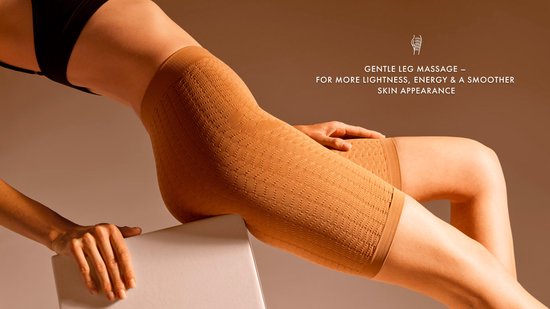Bruine short met structuur en ribbels, tot halverwege het bovenbeen.