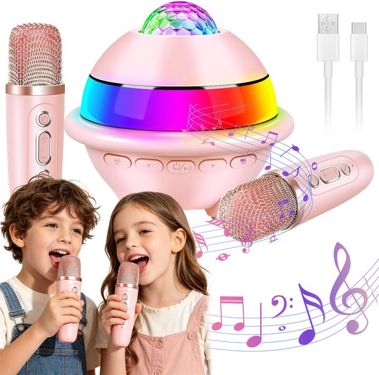 Roze karaoke machine met twee microfoons, USB-kabel en twee zingende kinderen. Muzieknoten.