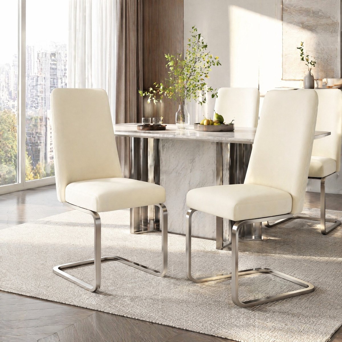 MEUNIQ eetkamerstoel velvet beige met zilveren metalen onderstel, hoge rugleuning, zonder armleuningen, set van 2 voor eetkamer en woonkamer