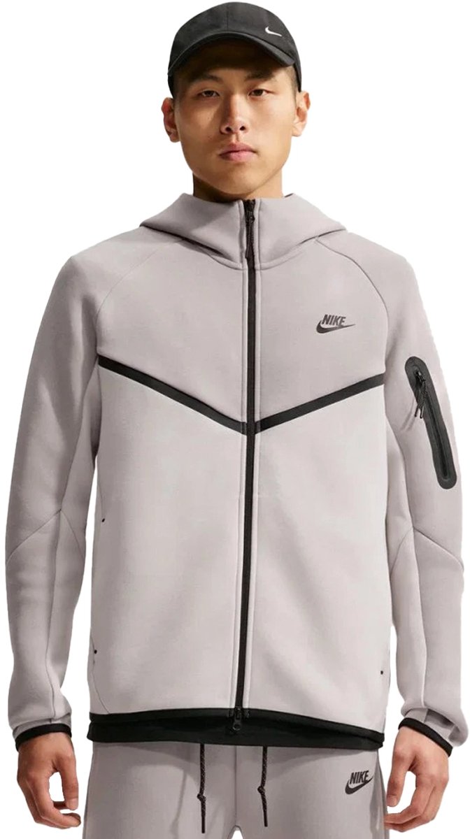 Nike tech fleece hoodie in de kleur grijs.