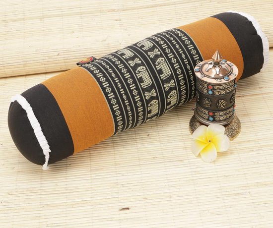 Nekrol Kussen - Nekkussen Yogarol - Ontspannen en Stabiliseren - Handgemaakt Thaise Stof - 15 x 15 x 52 cm — afbeelding 2