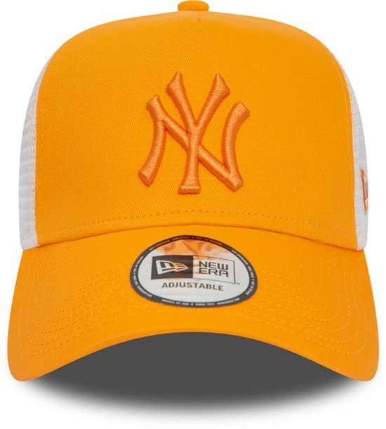 Casquette trucker New Era orange avec logo NY Yankees, côtés en mesh blanc.