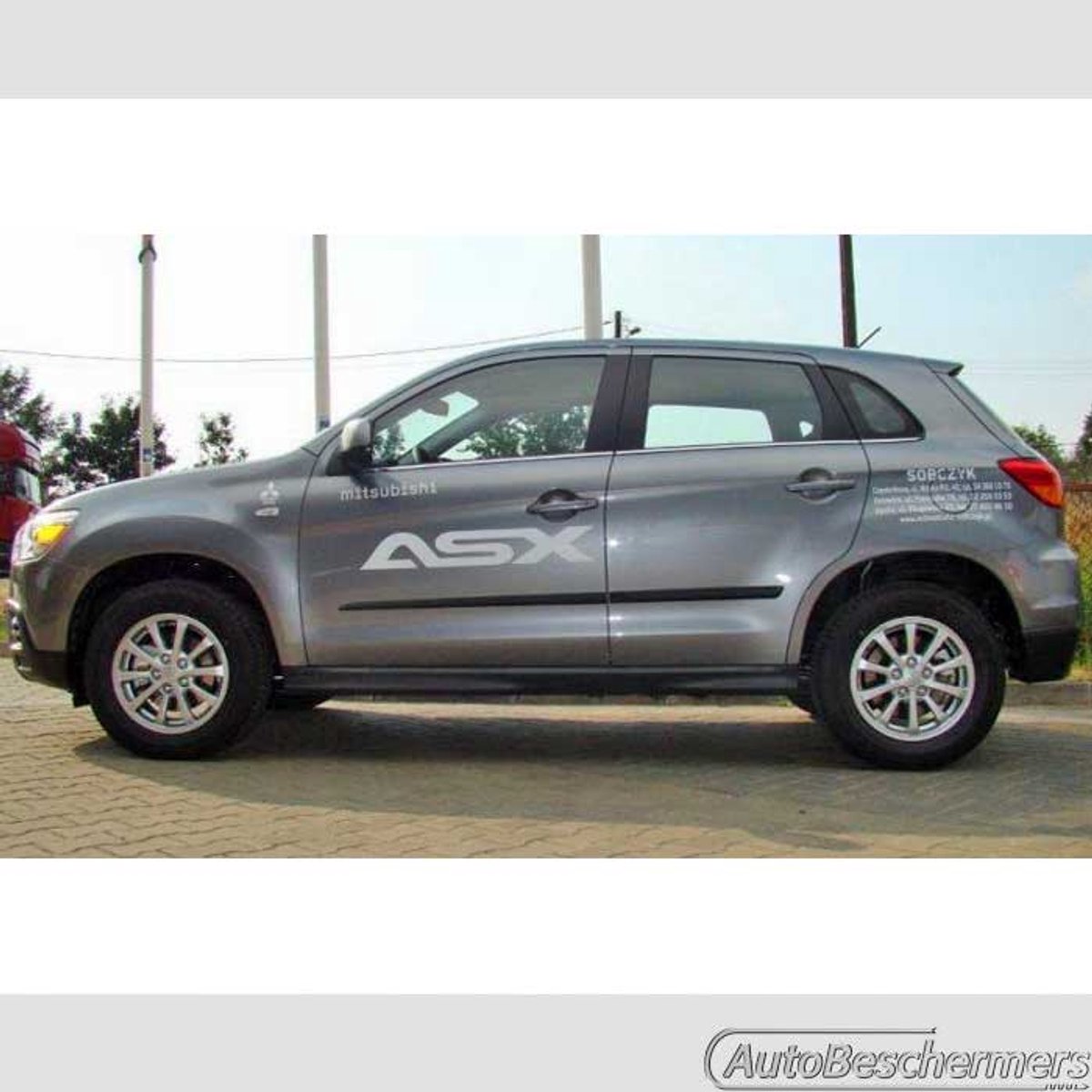 Stootlijsten set wigvorm zwart voor Mitsubishi ASX 2010-10.2012. De stootstrips zijn zelfklevend. Set a 4 stuks (#0021)
