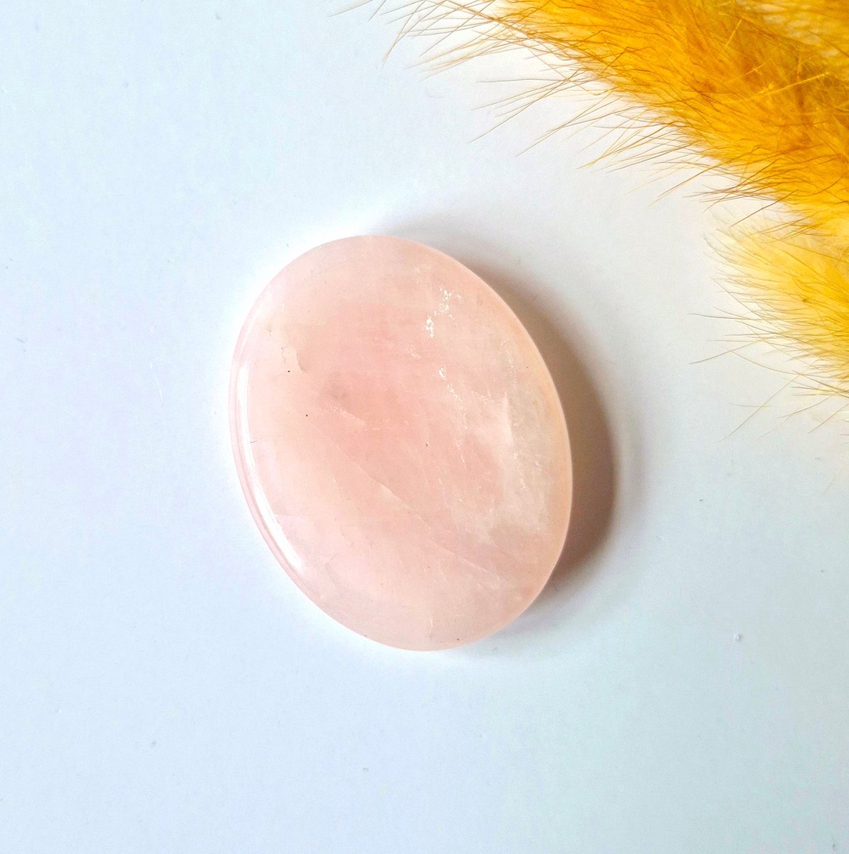 Rozenkwarts Duimsteen / zorgensteen zaksteen Rose Quartz Worry Stone