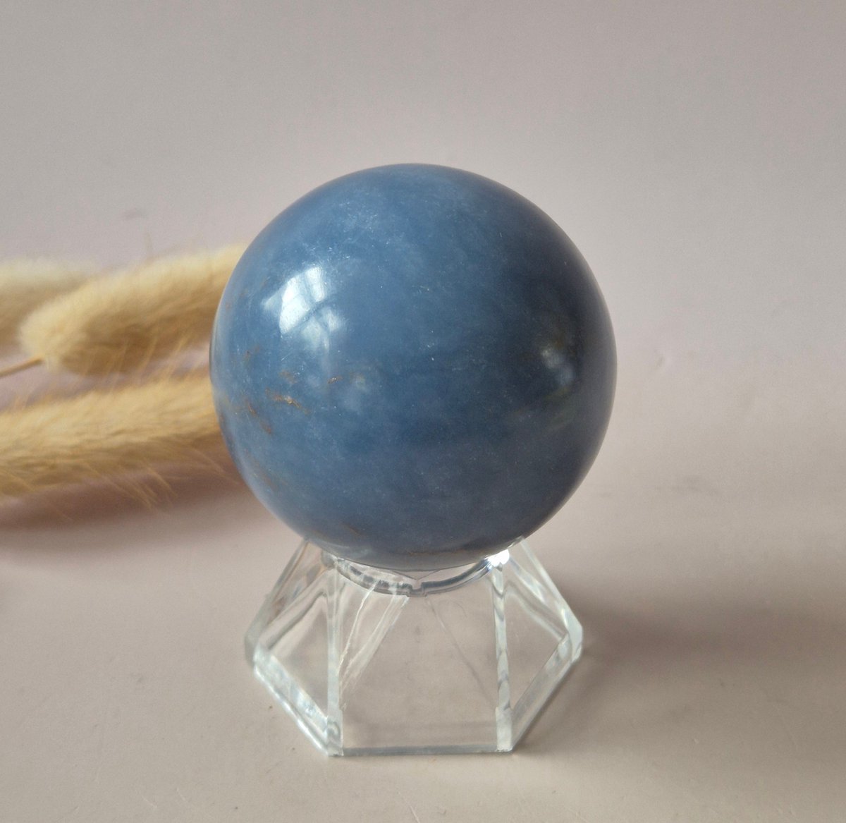 Angeliet bol 5-6cm – Kalmerende Edelsteen voor Rust & Spirituele Verbinding
