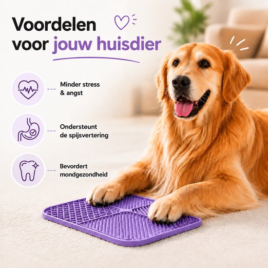 Golden retriever ligt met zijn poten op een paarse likmat. Teksten over voordelen voor huisdieren.