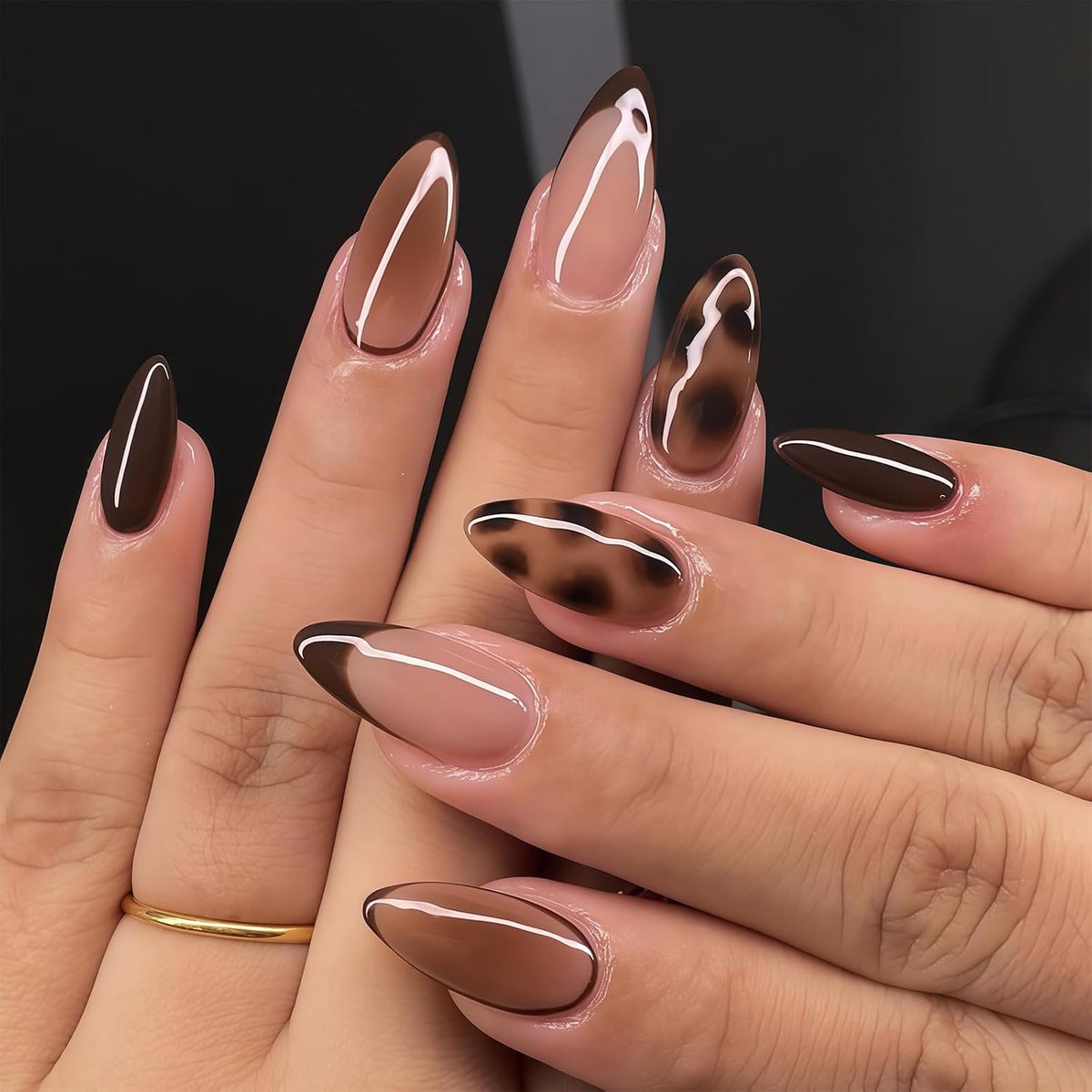 24-delige set kunstnagels: Amandelvormige nepnagels met bruine