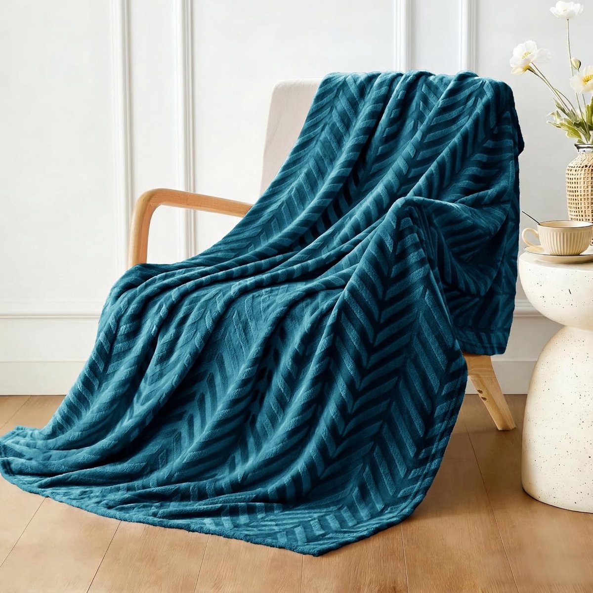 Cuddly Flaneldeken met Chevronpatroon, 130 x 150 cm, Zacht en Warm voor de Bank, Ideaal voor Woonkamer en Slaapkamer, Luxe Fleece Dekentje in Grijsblauw