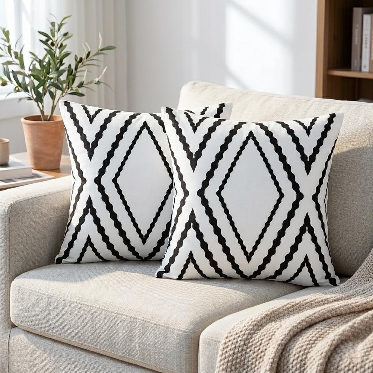 Set van 2 Geometrische Kussenhoezen 45 x 45 cm met Zwart-Wit Patroon voor Sofa, Bed en Auto