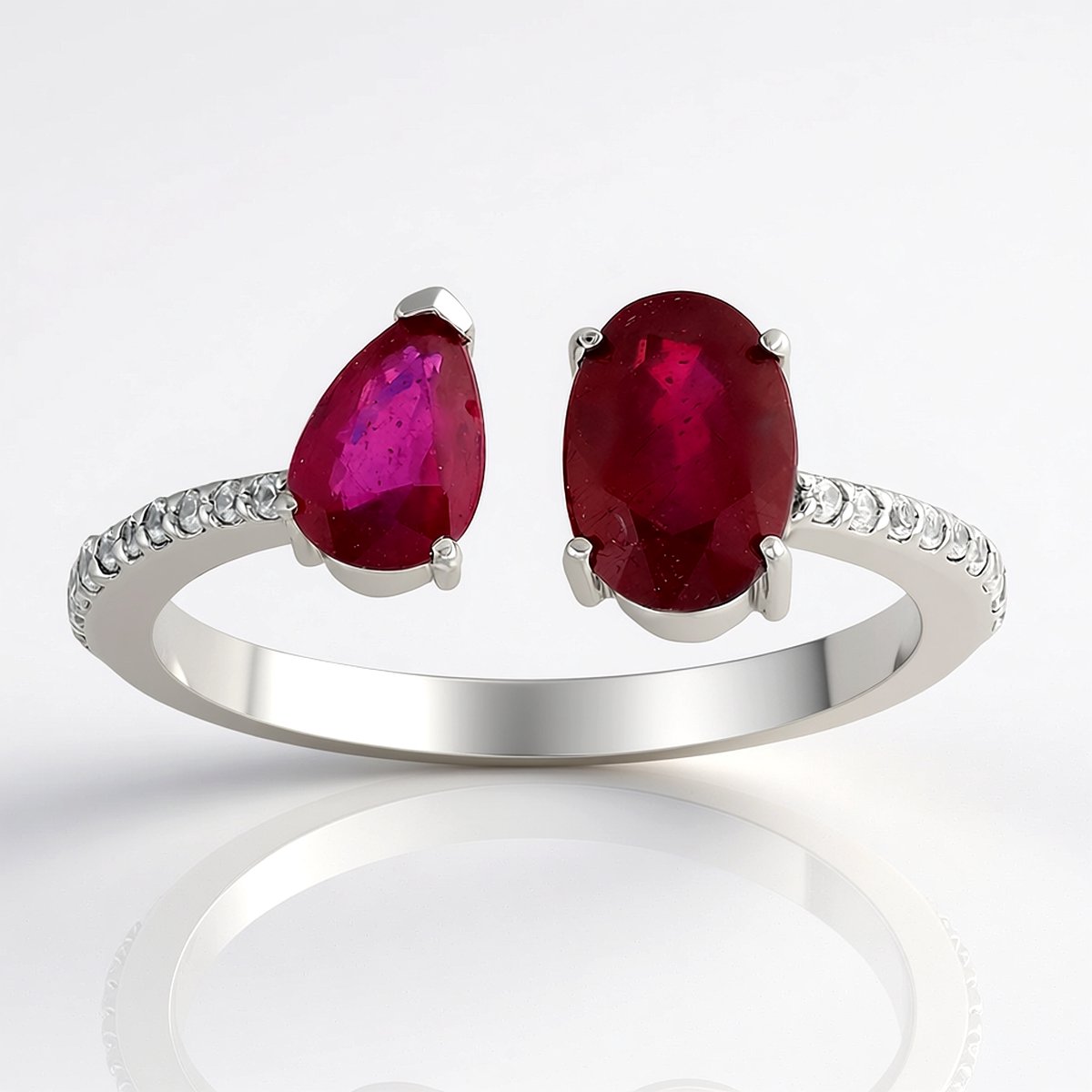 Cavill - Zilveren Ring met Bemainty Robijn 1,74 ct - 925 Sterling Zilver Platina Gecoat - Ovaal en Peervorm - Verstelbaar - Elegante Damesring