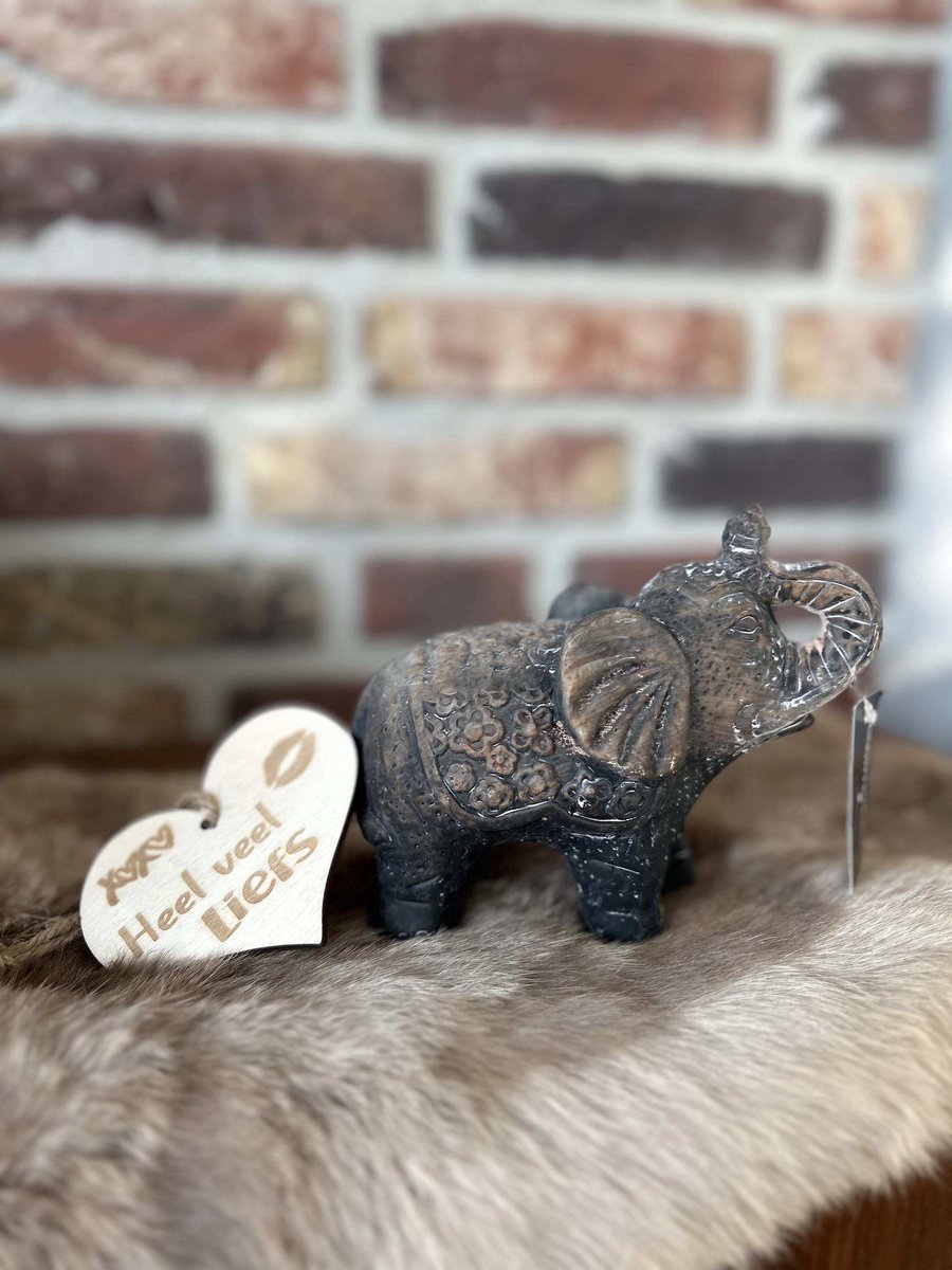 Creaties van hier – met houten hartje - Stenen Olifantje Countryfield - 15x13 cm