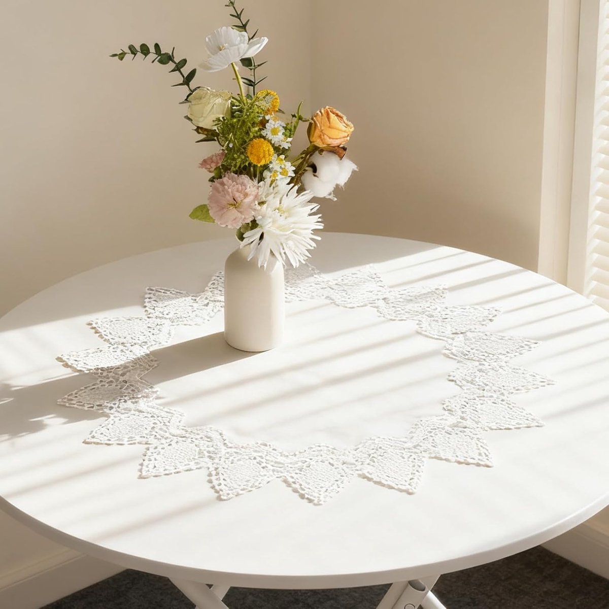 23,6 inch Linnen Ronde Doily, Beige Zonnebloem Kant Tafel Topper Decoratie Cover Borduurwerk Trim Placemats Rustiek voor Keuken Thuis Eetkamer Tafelkleed