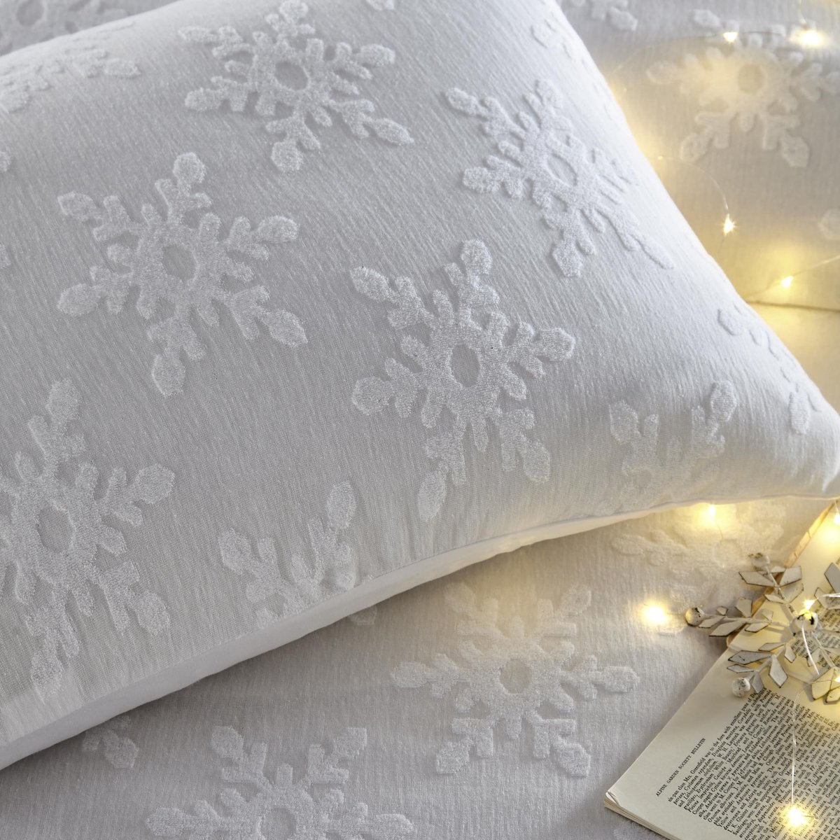 Omgoods - Snowflake Tufted Duvet Cover Set - King - Wit