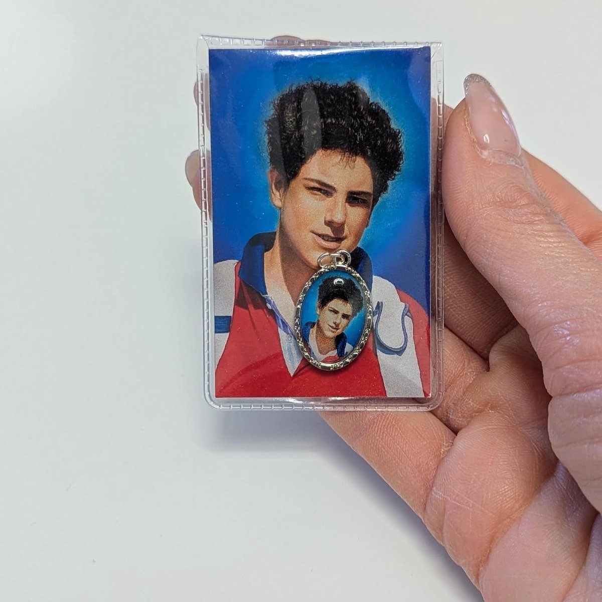 PROTEGGIMI Karls-Akutis-medaille en gebedskaart met beschermtas, katholiek religieus cadeau voor mannen en vrouwen, piccola, Messing, messing