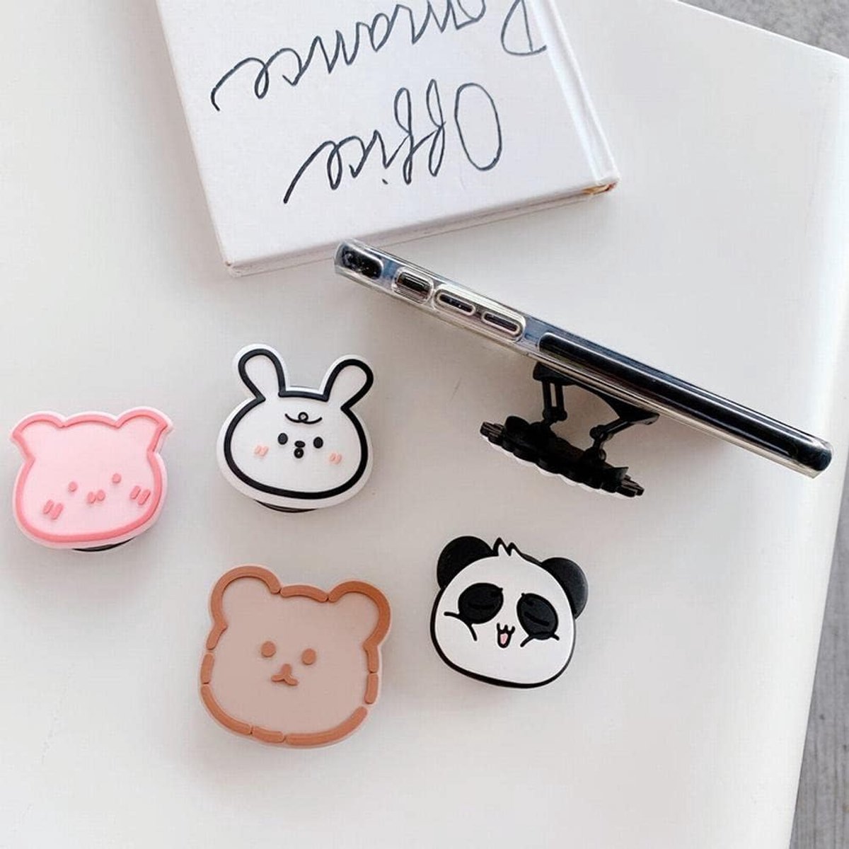 telefoon airbaghouder met rood panda-patroon, intrekbare klaphouder van creatieve siliconen cartoon