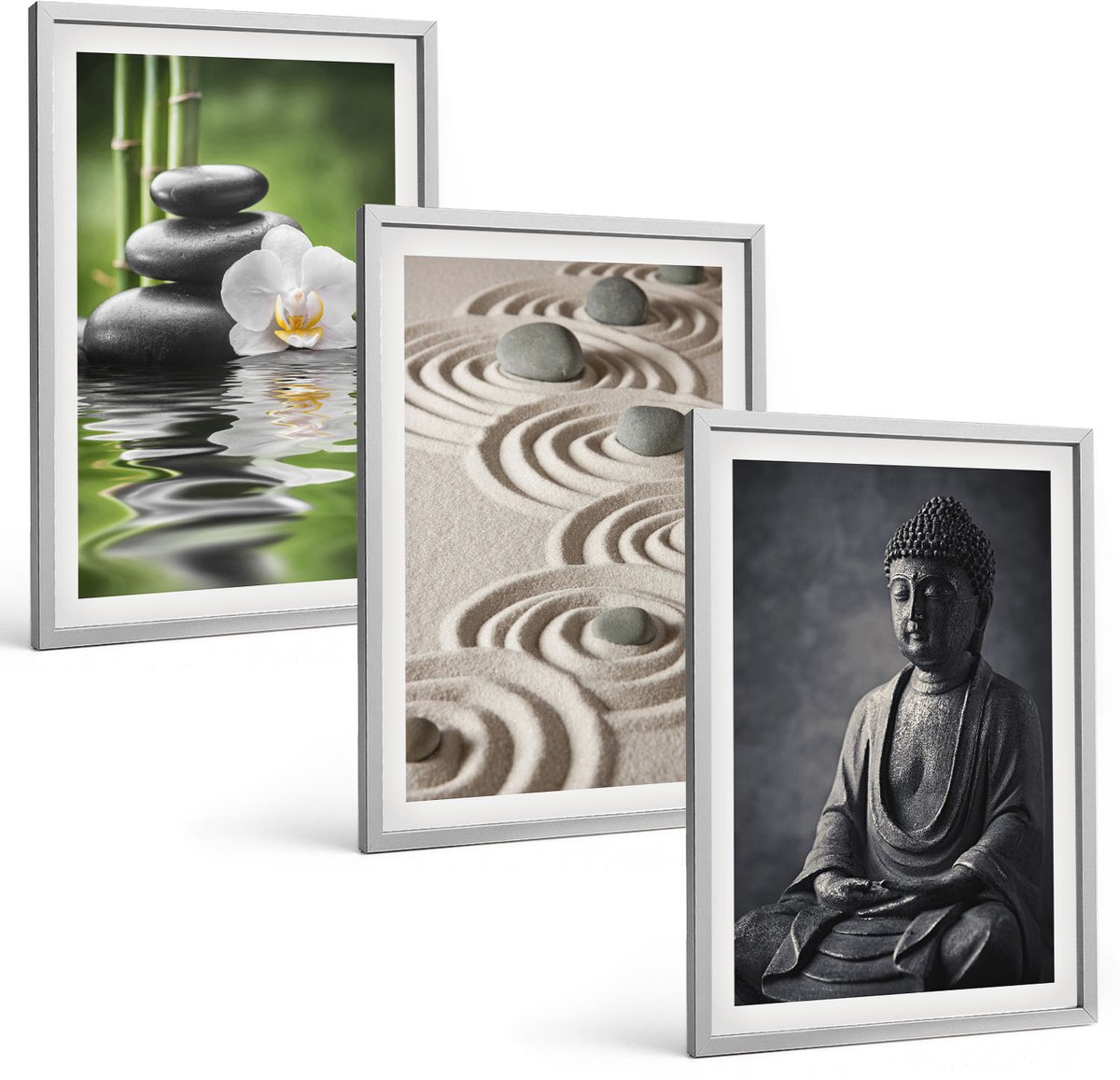 TULUP 4-Delige Schilderij Set - Ontspannend uitzicht op Boeddha, strandstenen en bamboe. - 40 x 60 cm - Muurdecoratie - Wanddecoratie - Hal - Woonkamer Decoratie Zilveren lijst