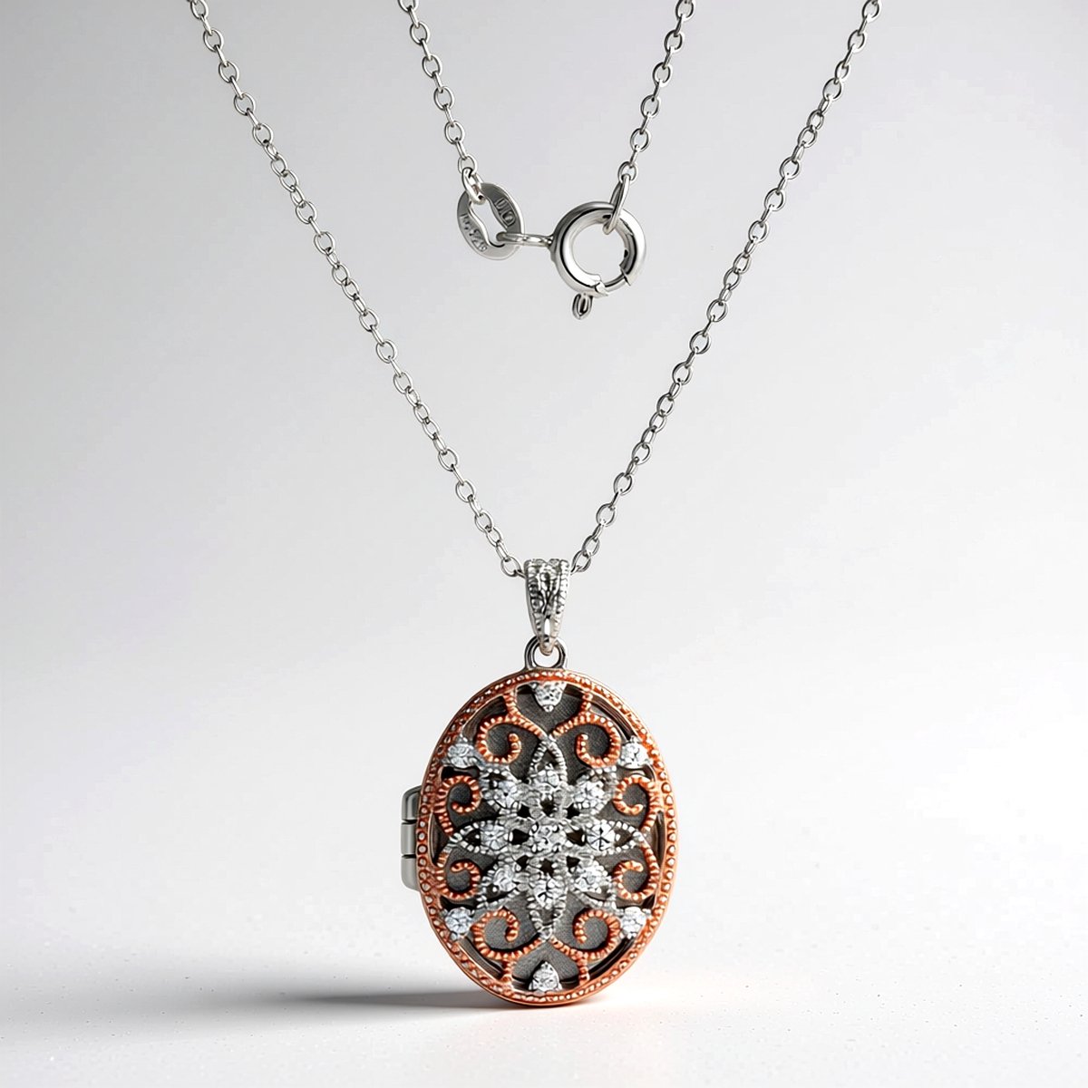 Cavill - Zilveren Halsketting 925 Sterling Zilver met 15 Ronde Nigeriaanse Zirkonen 0,266 ct - Elegant Pavé Filigraan Medaillon - Tweekleurig Design