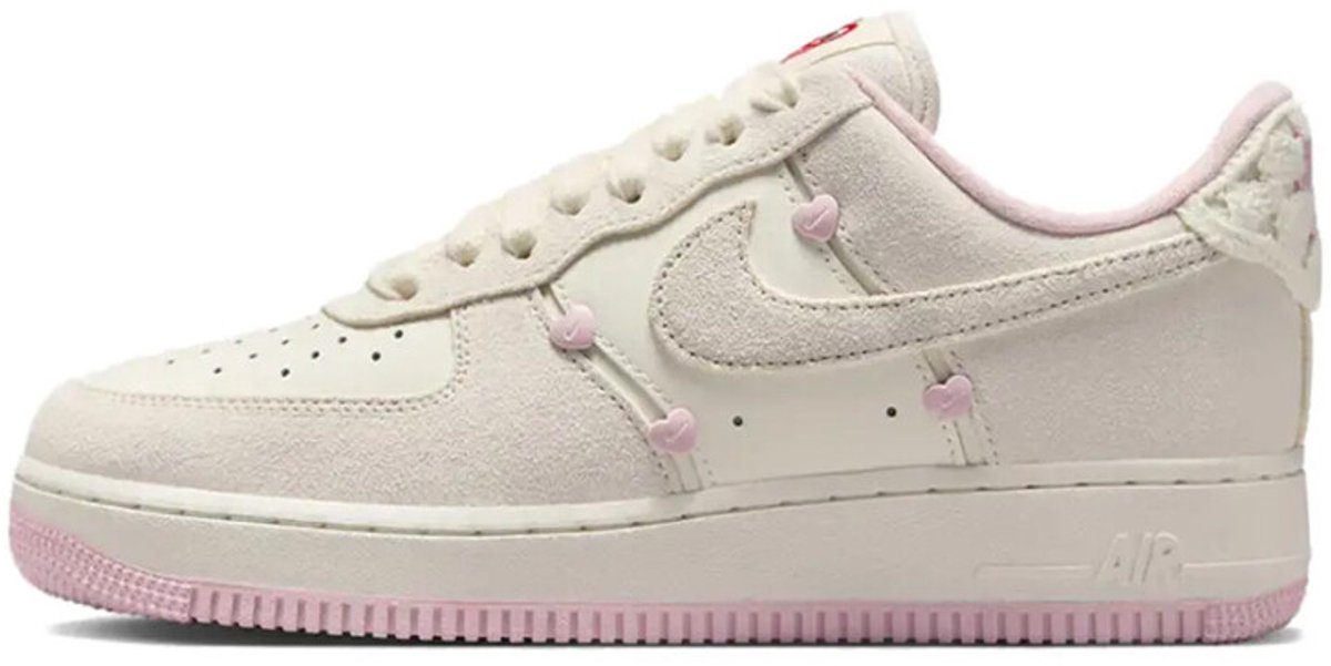 Nike Air Force 1 Low Valentine’s Day Roze