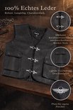 Zwart leren bikerjack met karabijnsluitingen, twee grote zakken en ruimte voor patches.