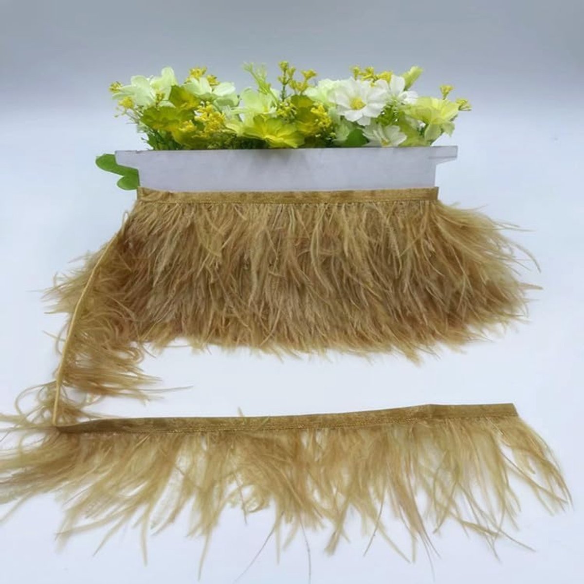 Ostrich veren 2 m - bloemenveertjes - satijnen band - perfect voor DIY en knutselen - m-winkel