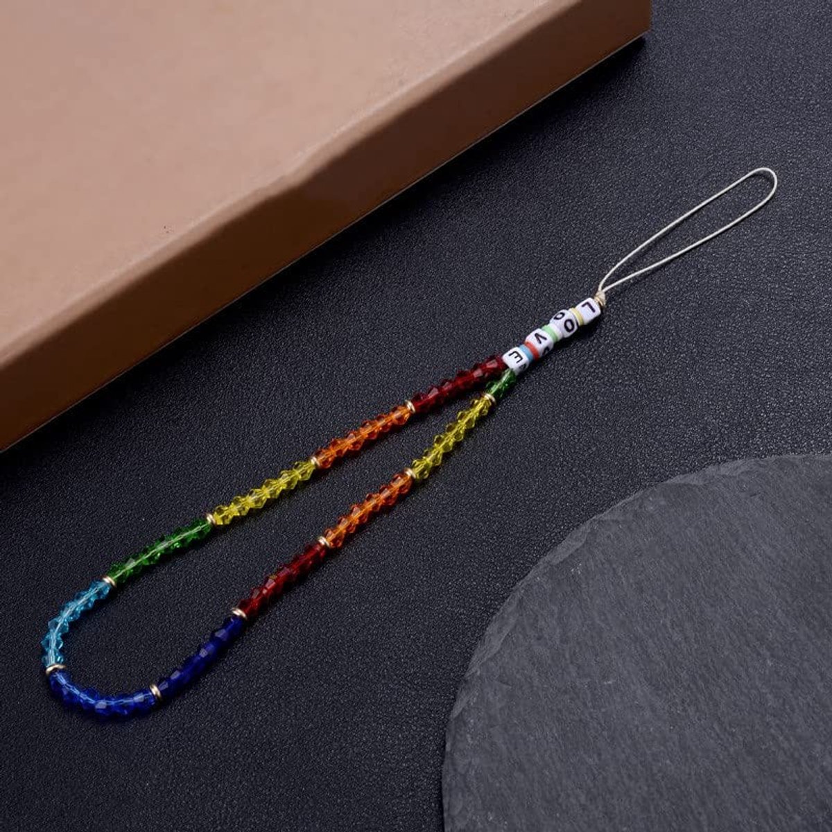 Dailygoods- Telefoonketting kleurrijke kristalstenen - Telefoonkoord pols - Telefoonhanger dames - Natuurlijke edelstenen - Lichtgewicht en duurzaam - Lengte 5cm
